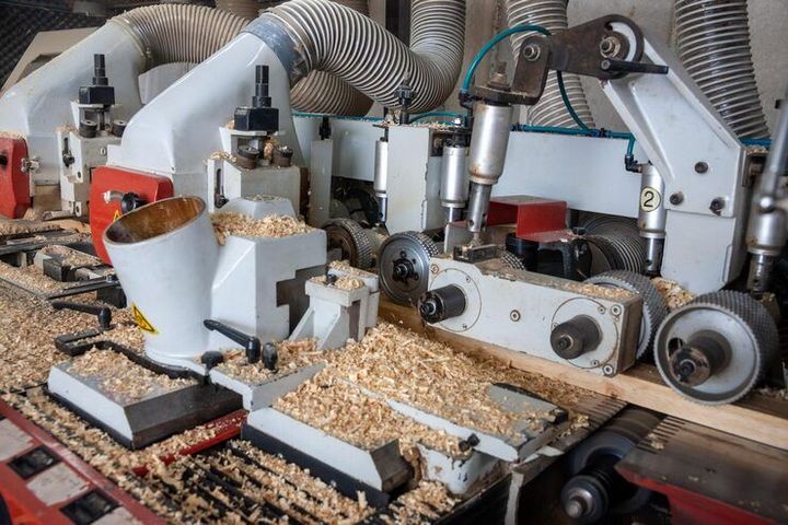 Leitfaden für Holzbearbeitungsmaschinen: Typen, Bearbeitungsprozesse, Ausstattung und industrielle Anwendungen