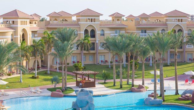 Dubai's Luxury Villa Market Guide: Popular Locations, Villa Types, Amenities and Lifestyle