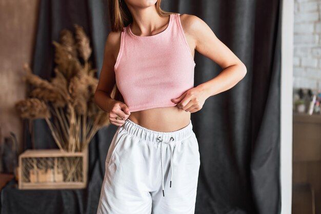 Crop Top Fashion Guide: Popular Styles, Fabric Choices, Outfit Combinations and Styling Tips
